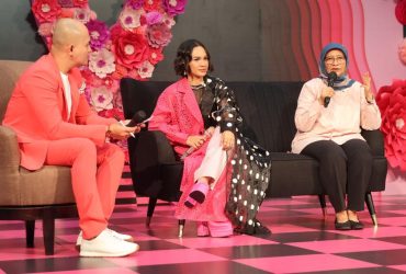 Mal Ciputra Jakarta Talkshow Prof Dr dr Noorwati Sutandyo Sp PD dan ANDIEN dengan MC sekaligus Moderator Tommy Prabowo