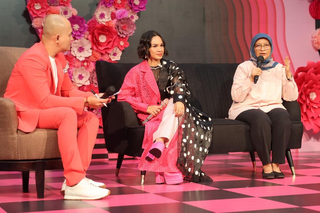 Mal Ciputra Jakarta Talkshow Prof Dr dr Noorwati Sutandyo Sp PD dan ANDIEN dengan MC sekaligus Moderator Tommy Prabowo