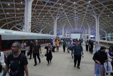 Penumpang Capai Angka 14 Ribu Per Hari, KCIC Gandakan Perjalanan Kereta Cepat Whoosh