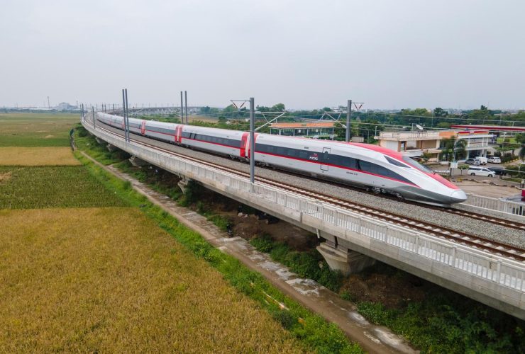 Penumpang Tembus 18 Ribu Di Akhir Pekan Kereta Cepat Whoosh Tambah 4 Perjalanan Di Akhir Pekan