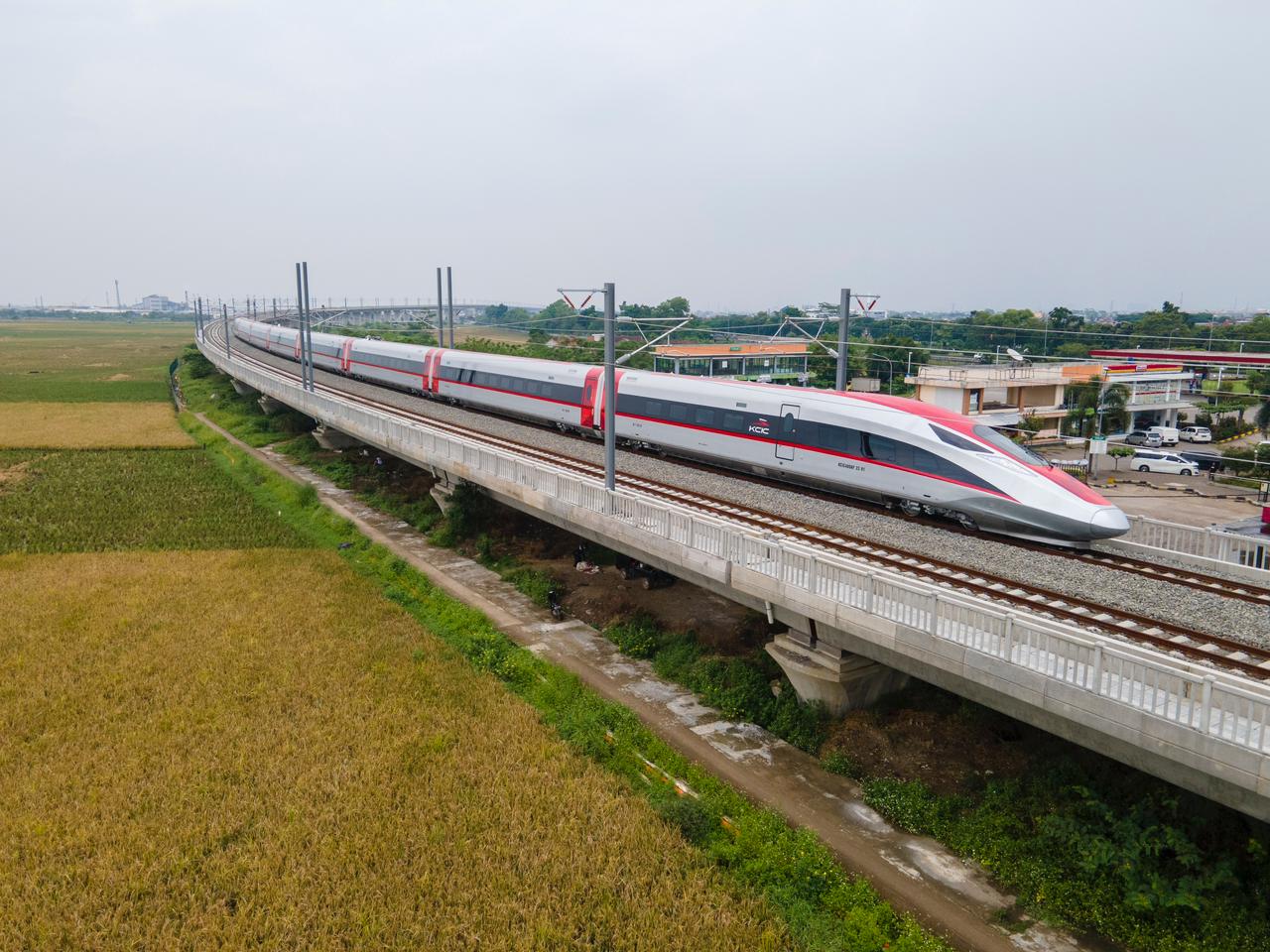 Penumpang Tembus 18 Ribu Di Akhir Pekan Kereta Cepat Whoosh Tambah 4 Perjalanan Di Akhir Pekan