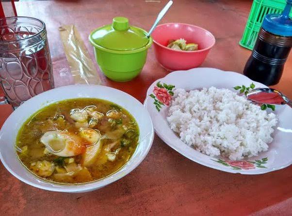 5 Karakter Orang Yang Makan Soto dengan Nasi Pisah