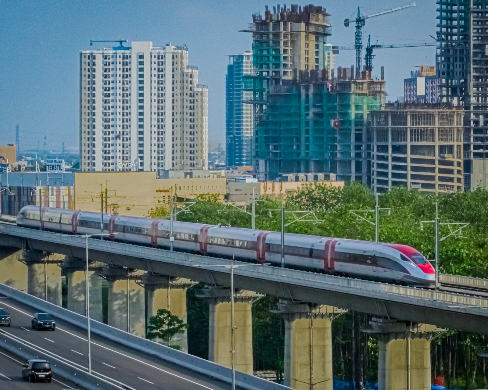 Whoosh! Kereta Cepat Indonesia Tembus 1 Juta Penumpang dalam 2 Bulan, Ini Buktinya