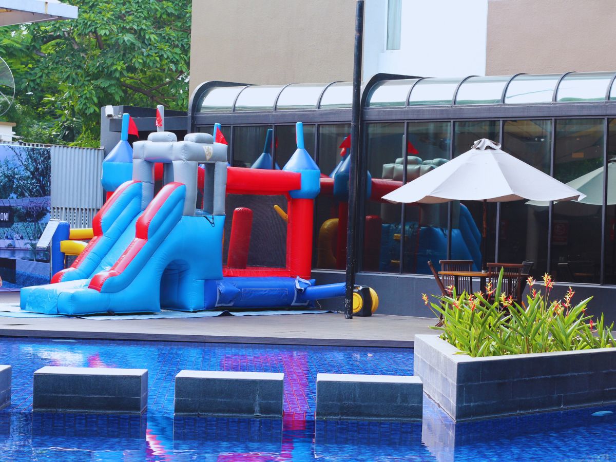 wahana balloon castle