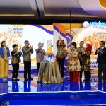 brand ambassador pembalut wanita Charm dan popok dewasa Lifree, yaitu Syifa Hadju dan Titiek Puspa