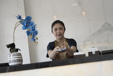 Staff BATIQA Hotel Darmo - Surabaya menawarkan FLASH SALE 2.2 BATIQA Hotels