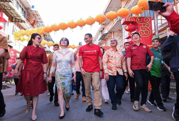 Sandiaga Uno Menghadiri Festival Cap Go Meh Singkawang