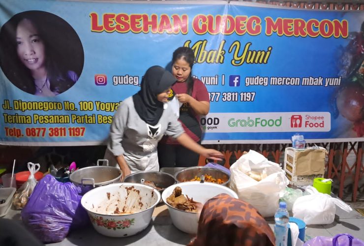 Gudeg Mercon Mbak Yuni: Sensasi Pedas Gudeg yang Bikin Nagih!