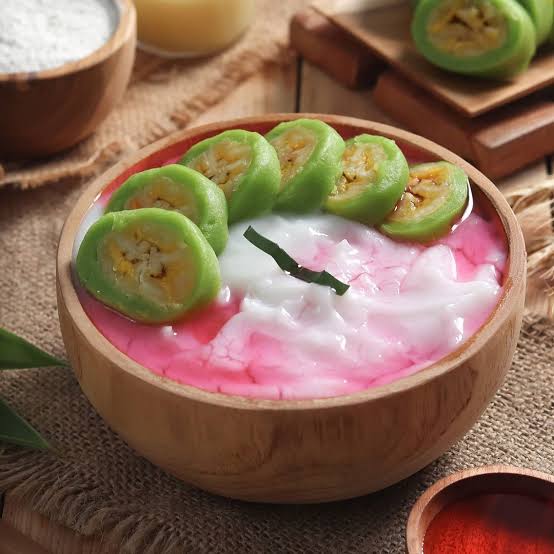 Es Pisang Ijo: Si Hijau Segar Buat Buka Puasa yang Bikin Ngiler!