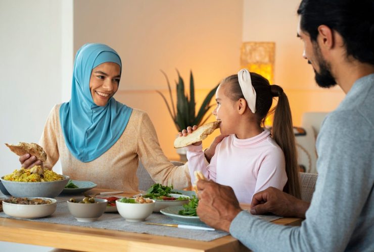 Tips mengajarkan si kecil mulai berpuasa, ibu muda wajib tau!