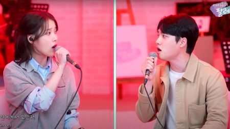 Penampilan IU dan DO EXO, Foto: Youtube IU Official