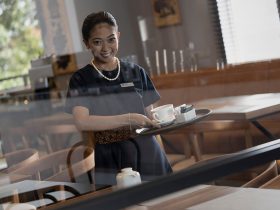 Promo Kejar Diskon - foto pelayan wanita di BATIQA Hotel Darmo-Surabaya
