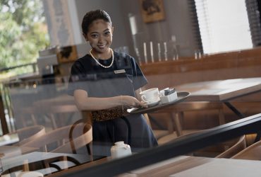 Promo Kejar Diskon - foto pelayan wanita di BATIQA Hotel Darmo-Surabaya