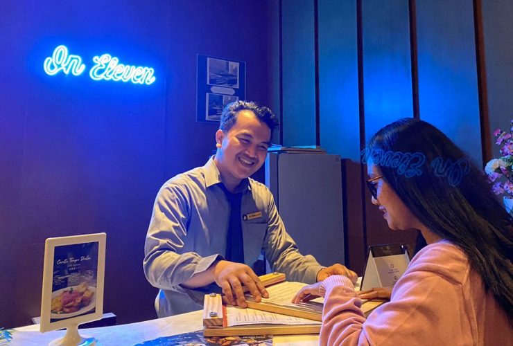 Pelayanan yang ramah Restoran On Eleven Kuningan Jakarta, foto: ilfa
