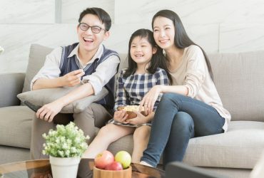 Menonton bersama keluarga di Hari Keluarga