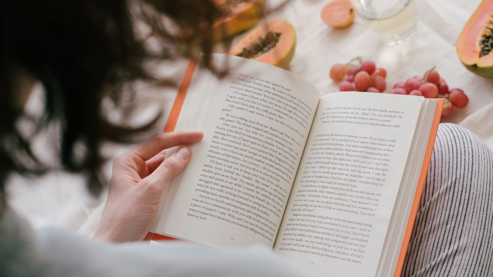 Pentingnya Membaca Buku memperingati hari buku