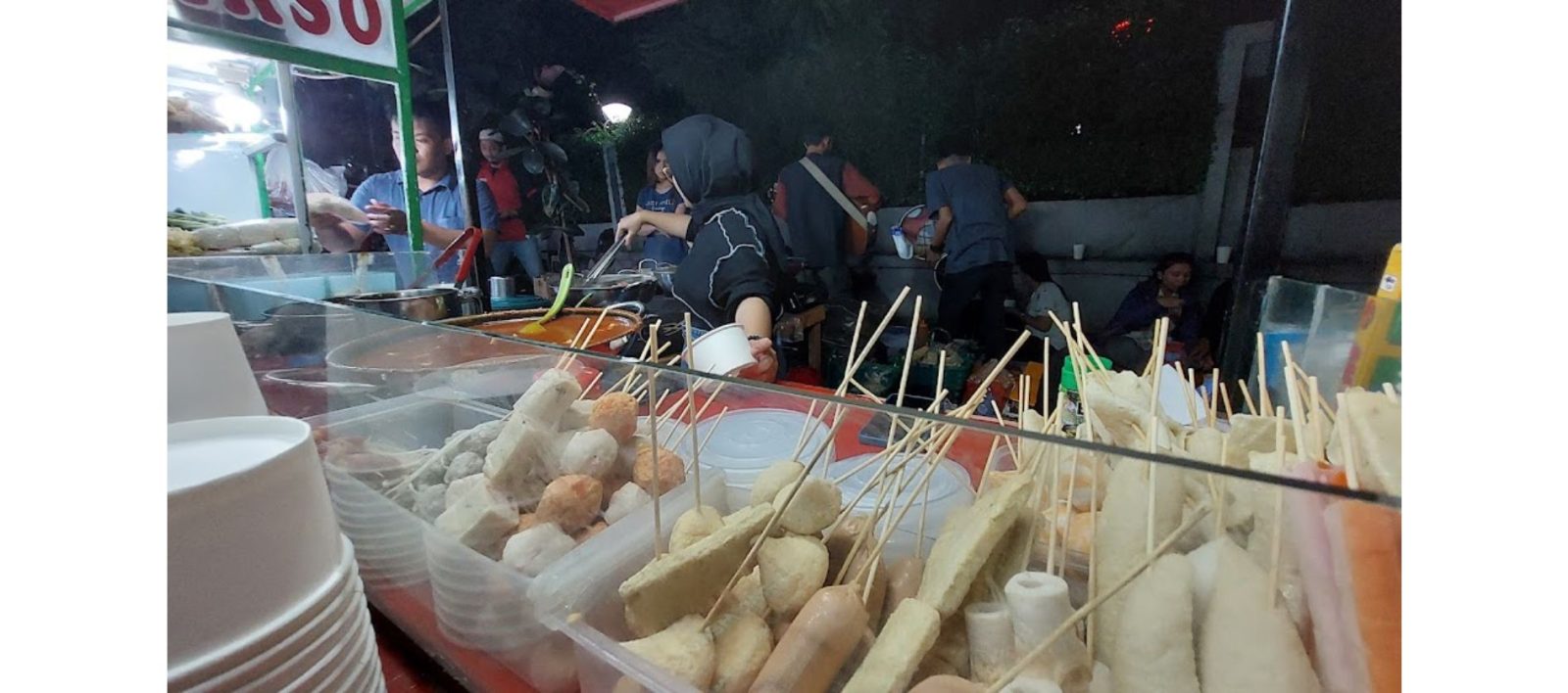 Street Food di Dekat Stasiun. Sumber: maps.google.com