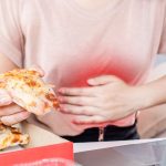 Ilustrasi orang sedang sakit asam lambung, sumber foto: canva
