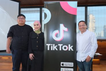 Perwakilan TikTok Indonesia bersama kreator SABAR dan publisher menceritakan keseruan #RamadanDiTikTok (ki-ka)_ Muttaqiena Imaamaa, Penulis dan Produser, Anatman Films; Ashilla Sikado, Kreator TikTok; dan Edwin Len. (Foto: Dok. TikTok)